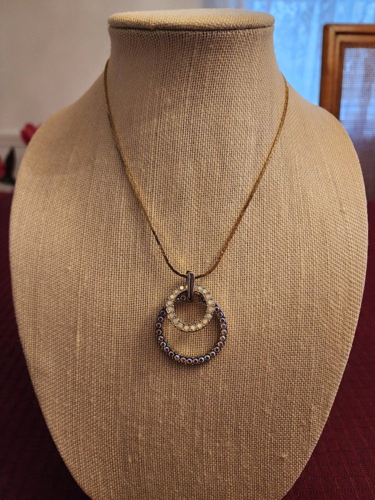 RHINESTONE PENDANTS & NECKLACE