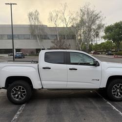 2022 GMC Canyon AT4 Crew Cab 4WD With