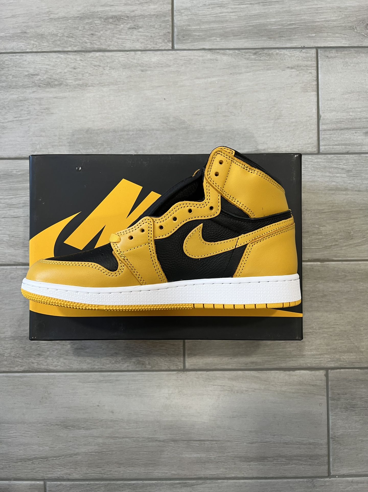 Nike Air Jordan 1 High GS Pollen Size: 7 Youth