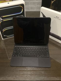 iPad Pro 13 Inch m4 with Magic Keyboard +Ottorbox