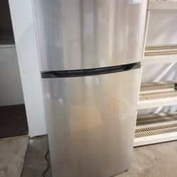 New Frigidaire refrigerator Freezer