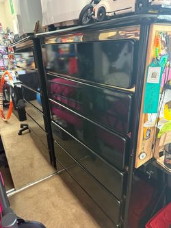 Glossy Black Dresser (5 Drawers)