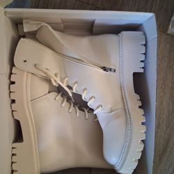  NEW !! Woman Water Boots SIZE 9
