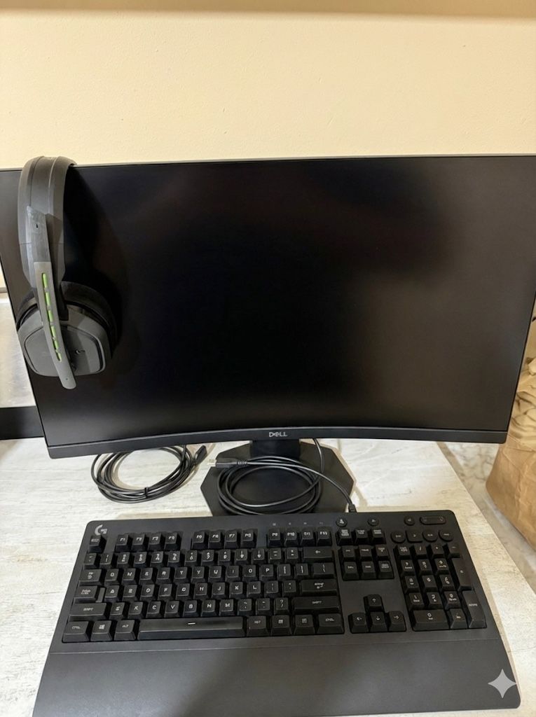 Monitor/ Keyboard/ Headset