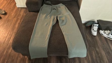 Essentials sweats green