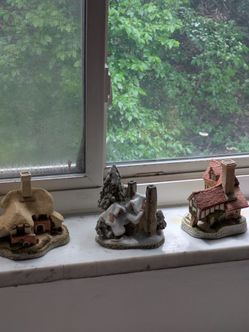 Cottage Figures 