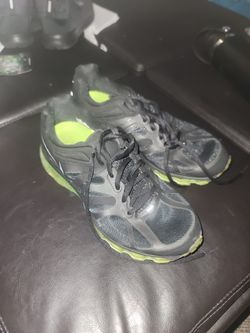 Nike women's Air max size 8