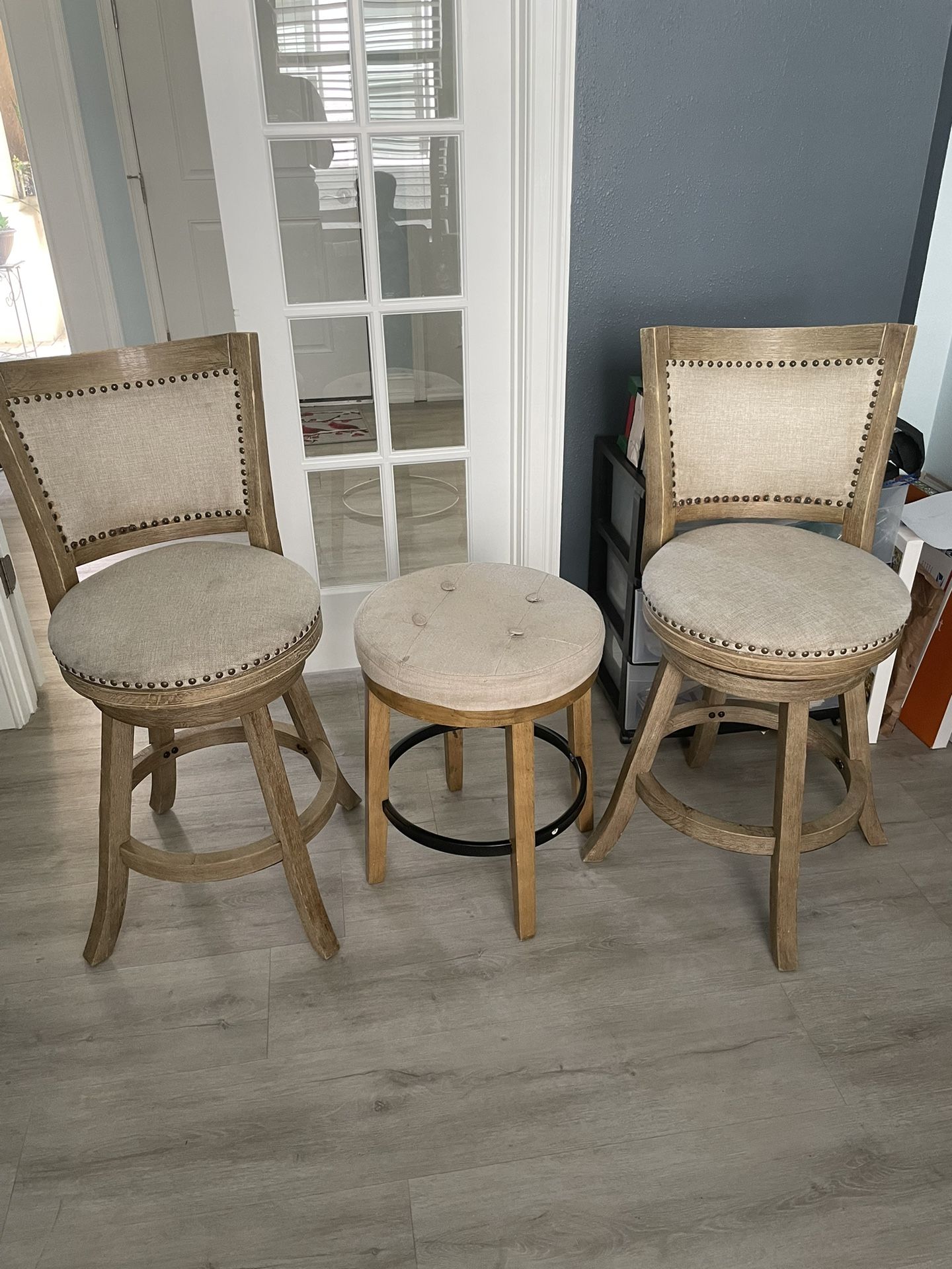 2 Swivel Counter Height Bar Stools