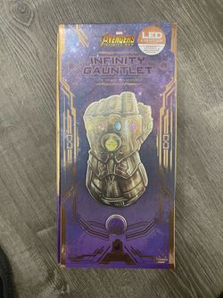 Hot Toys Infinity Gauntlet 1/4 Scale Collectible
