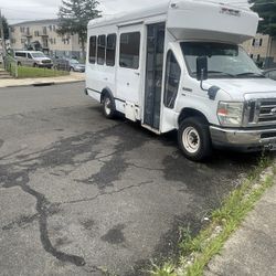 2009 Ford E-350