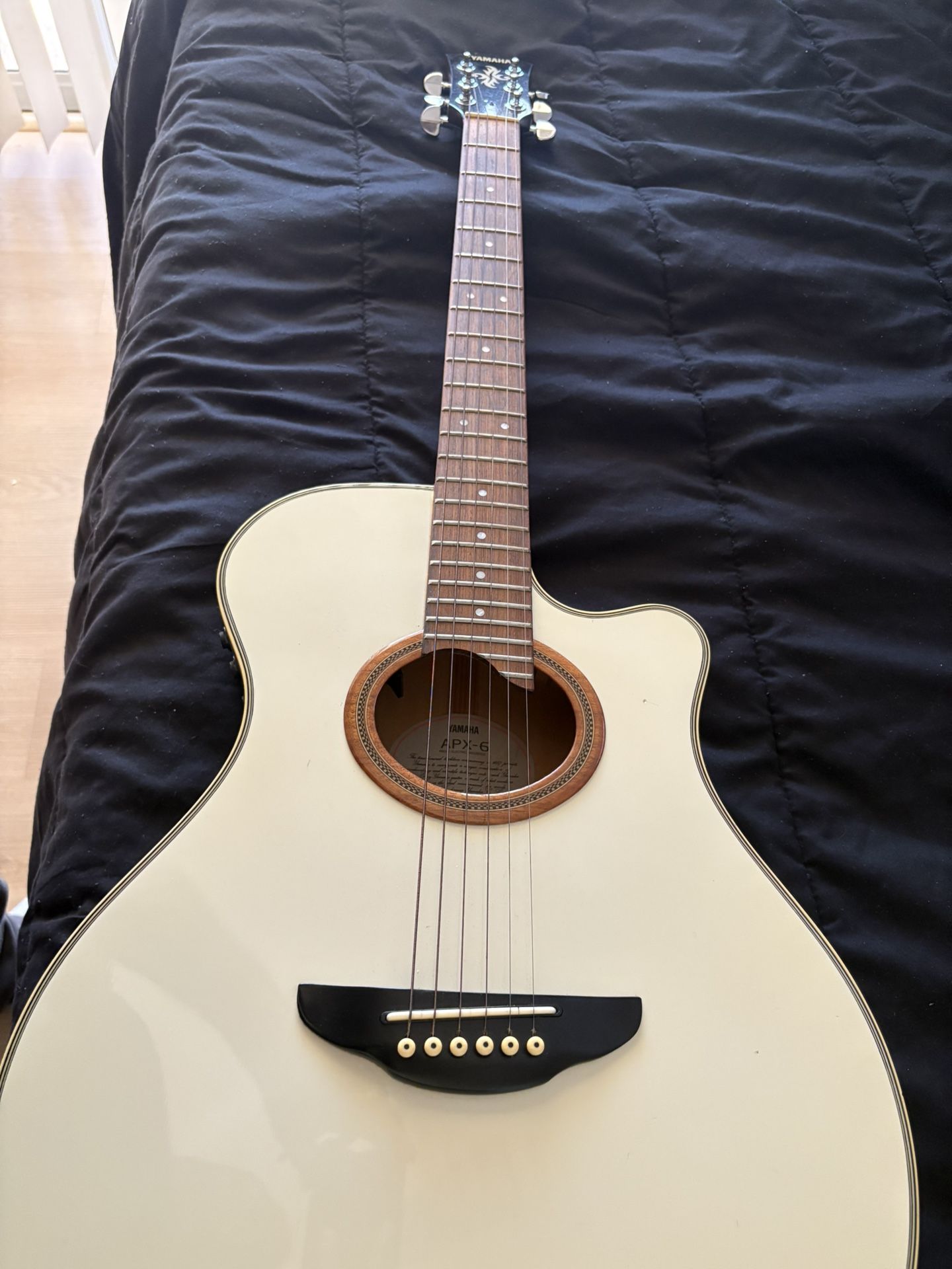 Yamaha APX-6 Acoustic/Electric Guitar