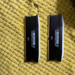 CORSAIR VENGEANCE RGB DDR5 RAM 64GB (2x32)! (Out of box)