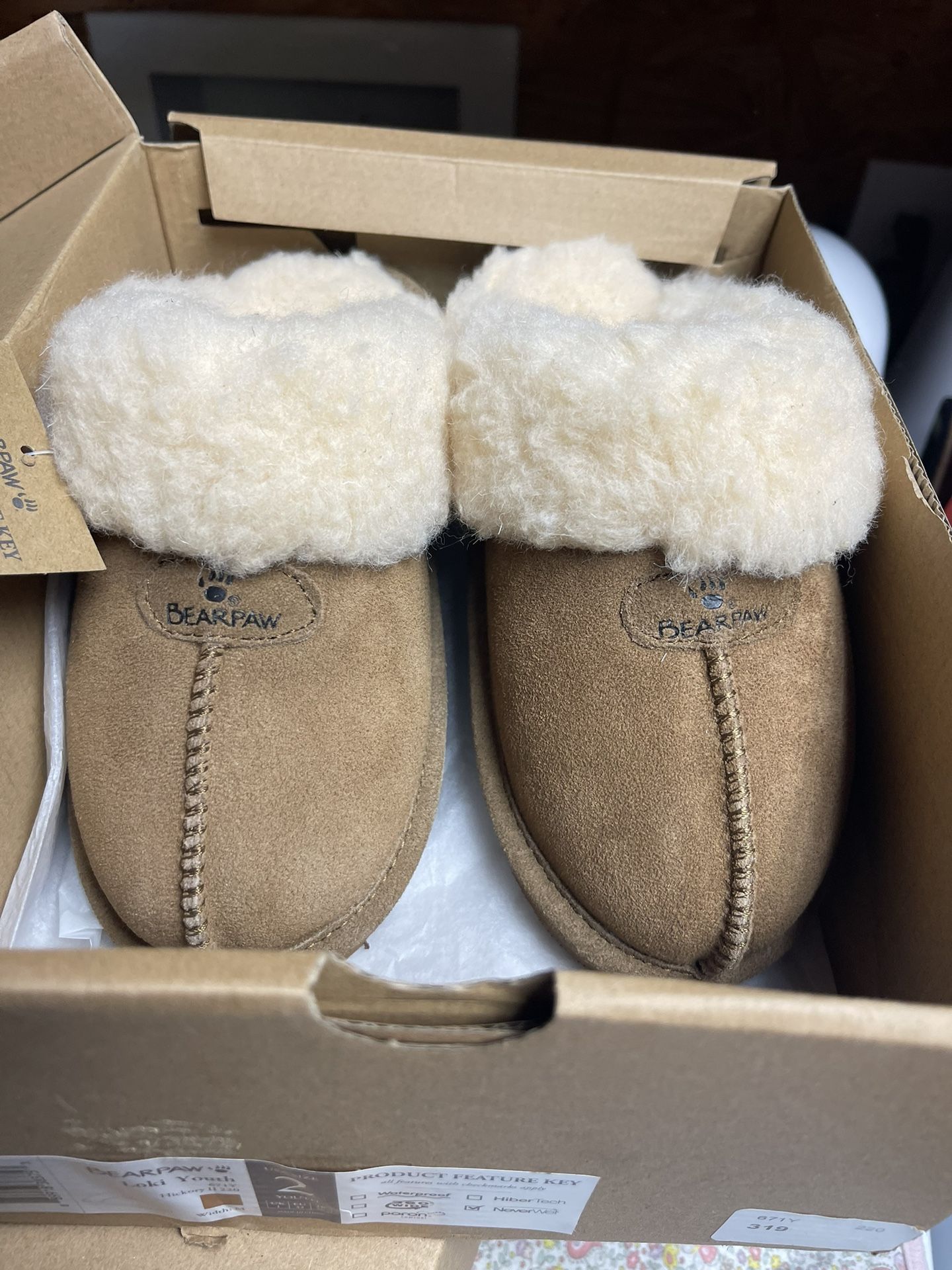Youth Girl Beat Paw Slippers