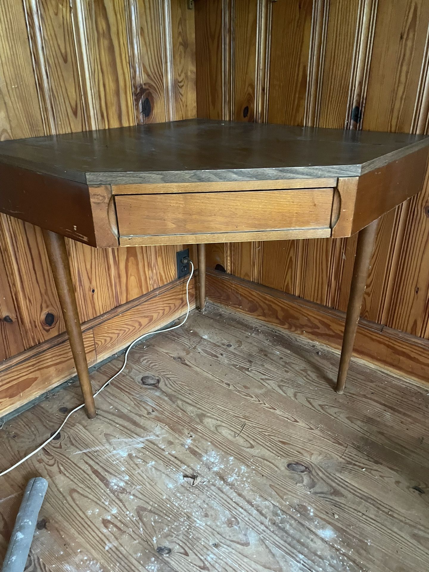 Corner Table