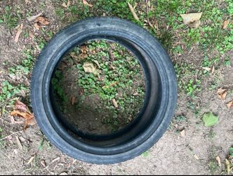 255/35/19 Tire