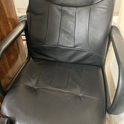 Black Chair With 5  Wheels