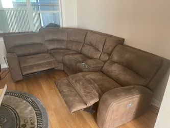 Large Brown Power Reclining Sectional – Dual Recliners & Cup Holders