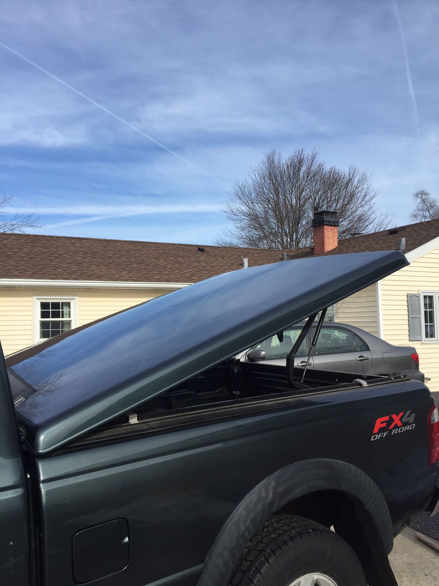 2005 Ford ranger bed cover for Sale in Buffalo Grove, IL OfferUp