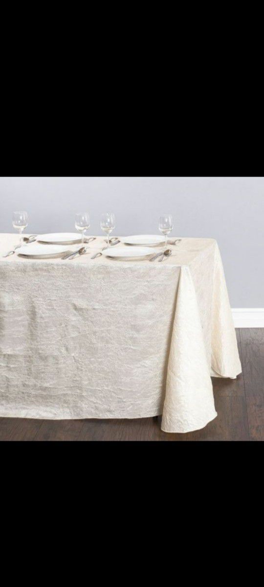 Beautiful Table/Linens  Cloths Available!!