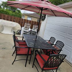 Patio Table And Chairs And Cushion 