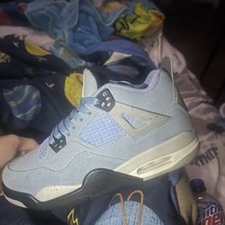 jordan 4s university blues size 6 or size 38.5 EU 