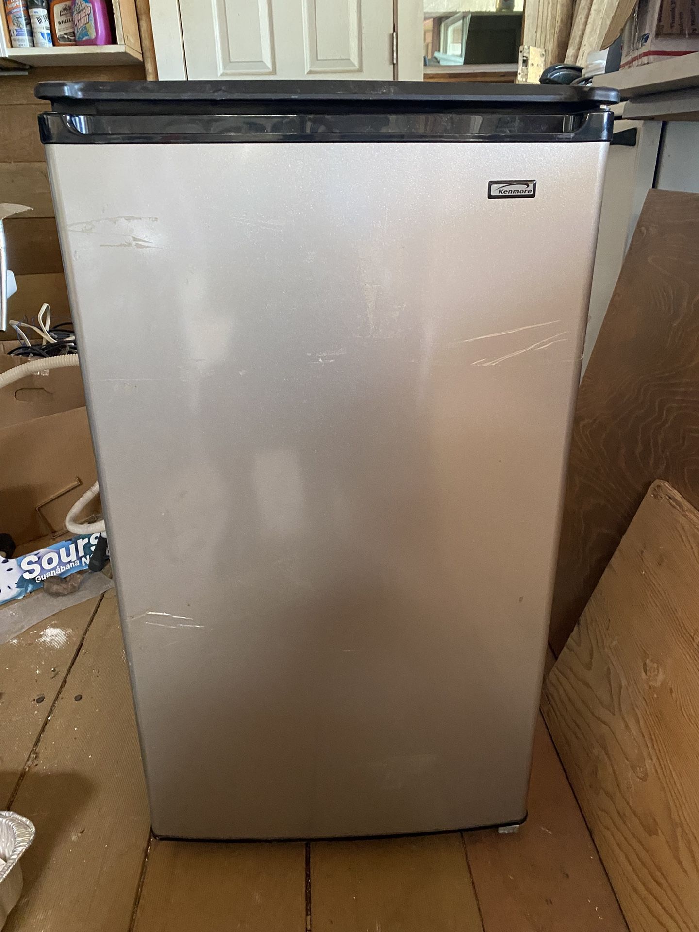 Kemnore Mini Fridge (w=19”- H=34”