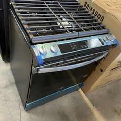 30” Whirlpool Gas Slide In Range In Stainless 