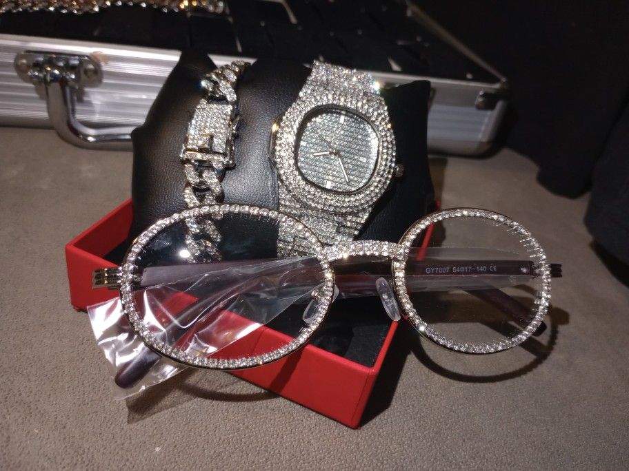 Watch 🔥 Bracelet 🔥 Glasses 🔥Imported✈️ Real Diamonds, but they’ve been produced in the Lab🔥Same VVS Clarity, Colorful Shine