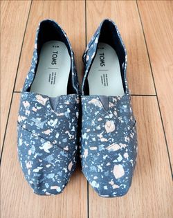 Tom's women's slip on shoes size 7 1/2 Fontana pickup.