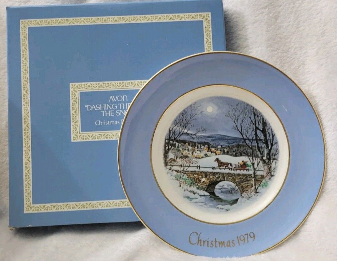 Vintage Avon Collector Plate 9" 1979 Dashing Through The Snow Christmas Plate