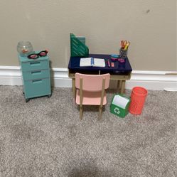 Generation Doll, School Supplies And Desk