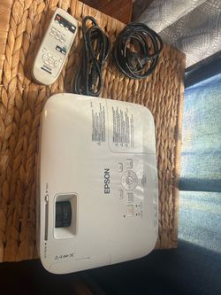 Epson projector with ceiling mount