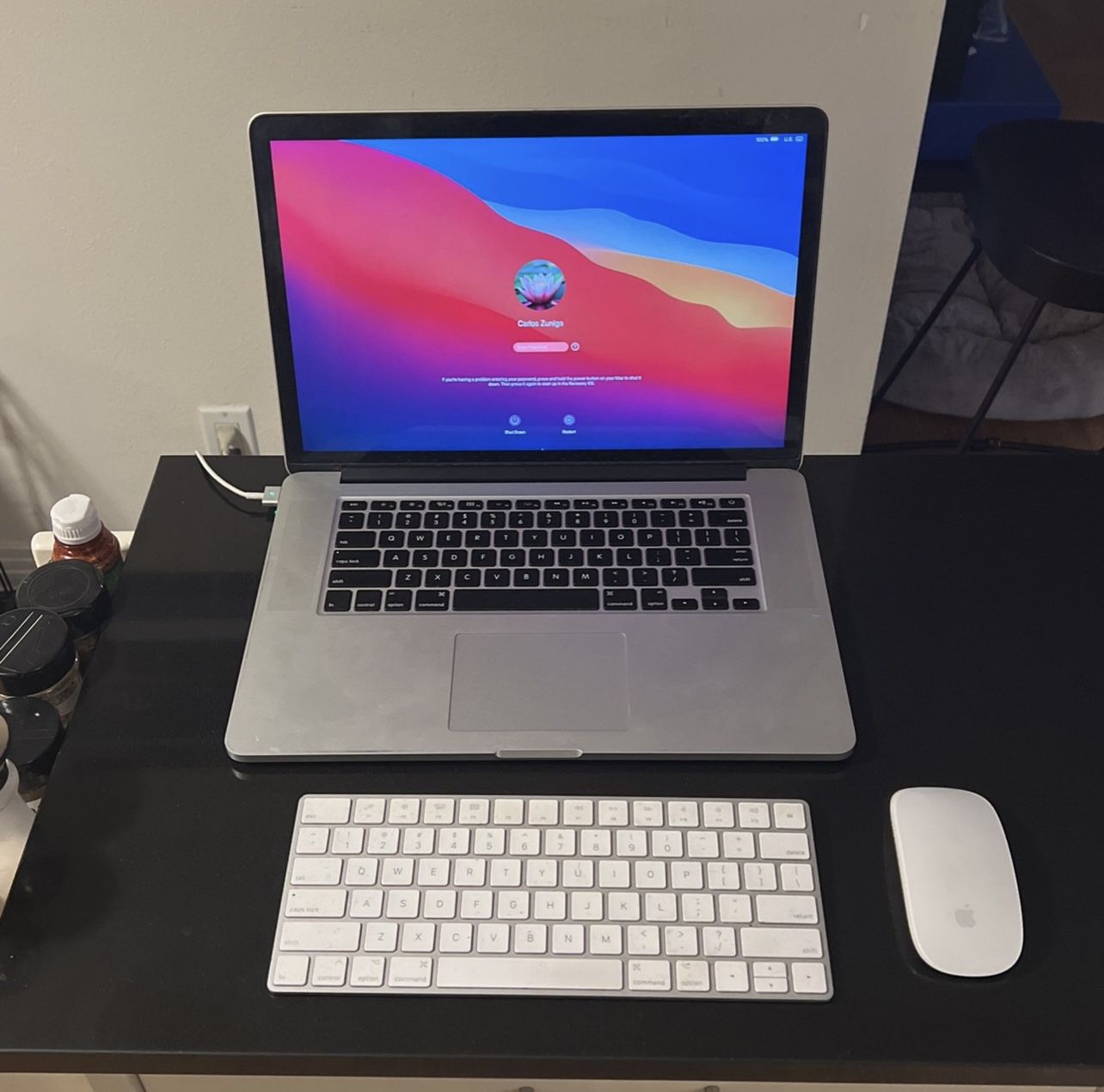 2014 15” MacBook Pro Retina w/ Wireless Keyboard & Apple Mouse Model: A1398 