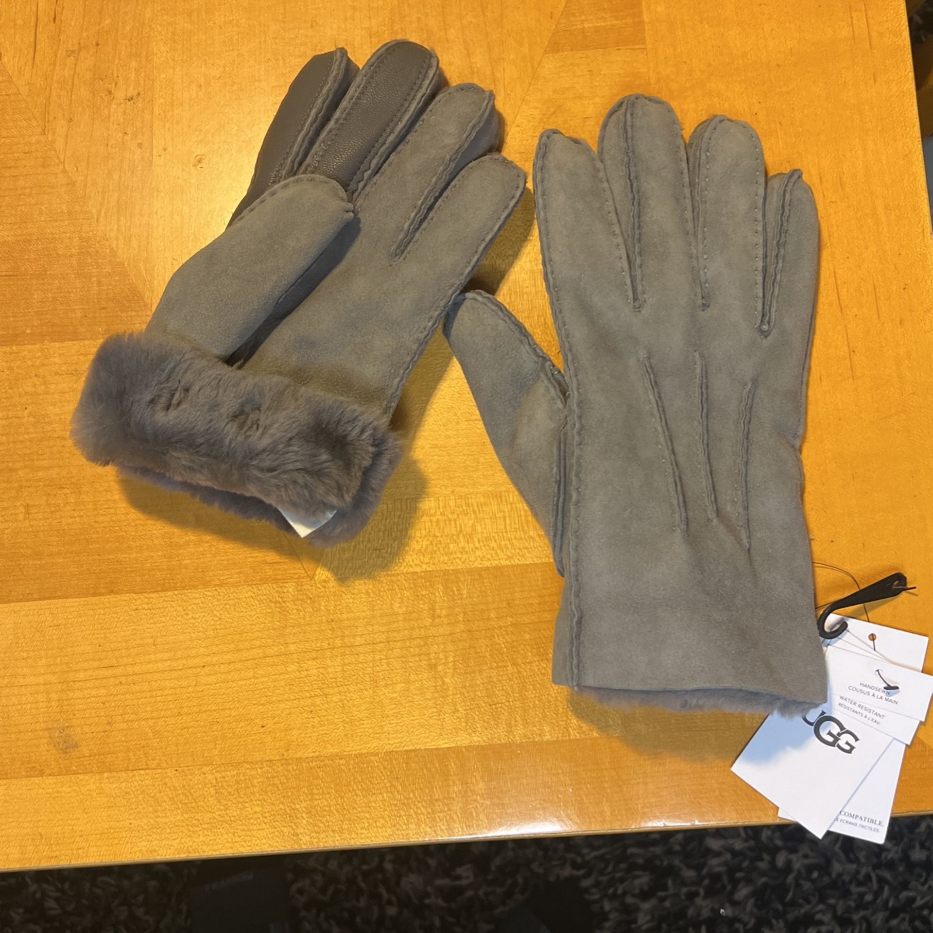 UGGS SHEEPSKIN GLOVES