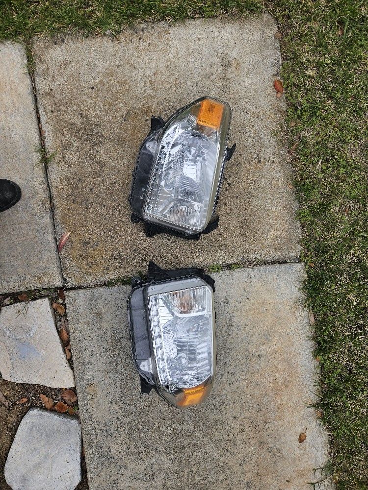 2014-2021 Toyota Tundra Headlights 