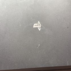 PS4 PRO + 4 GAMES