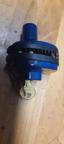 BRAND NEW MASTER TRIGGER GUN LOCK WITH KEYS
