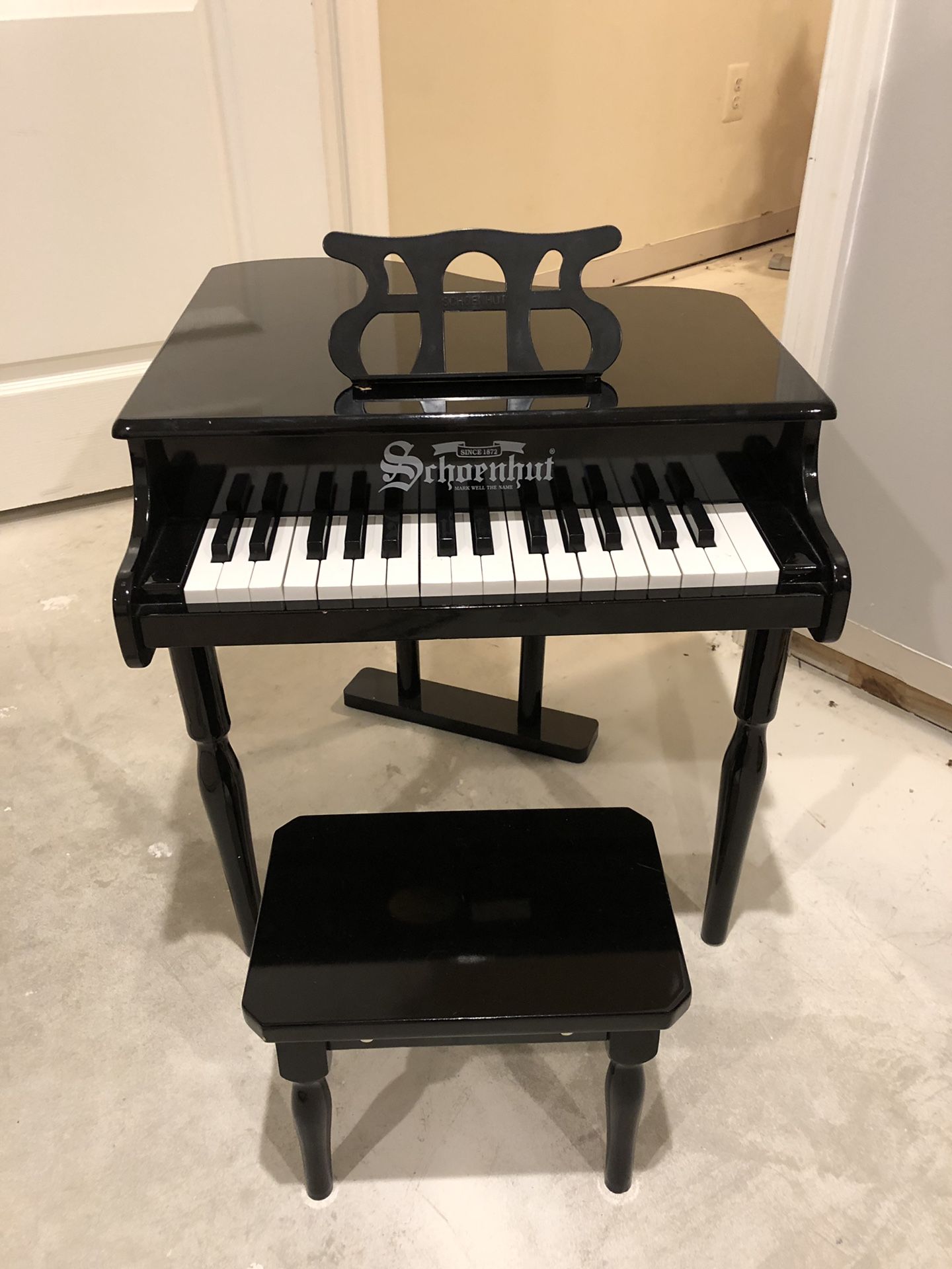 Schoenhut 30-key kids grand piano with bench