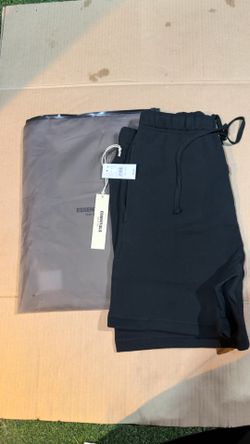 Black essential shorts