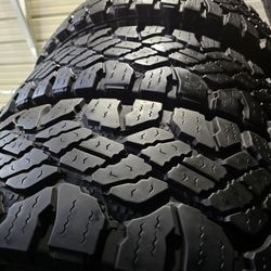 4 GOODYEAR TIRES LT285-75R18 LODE E