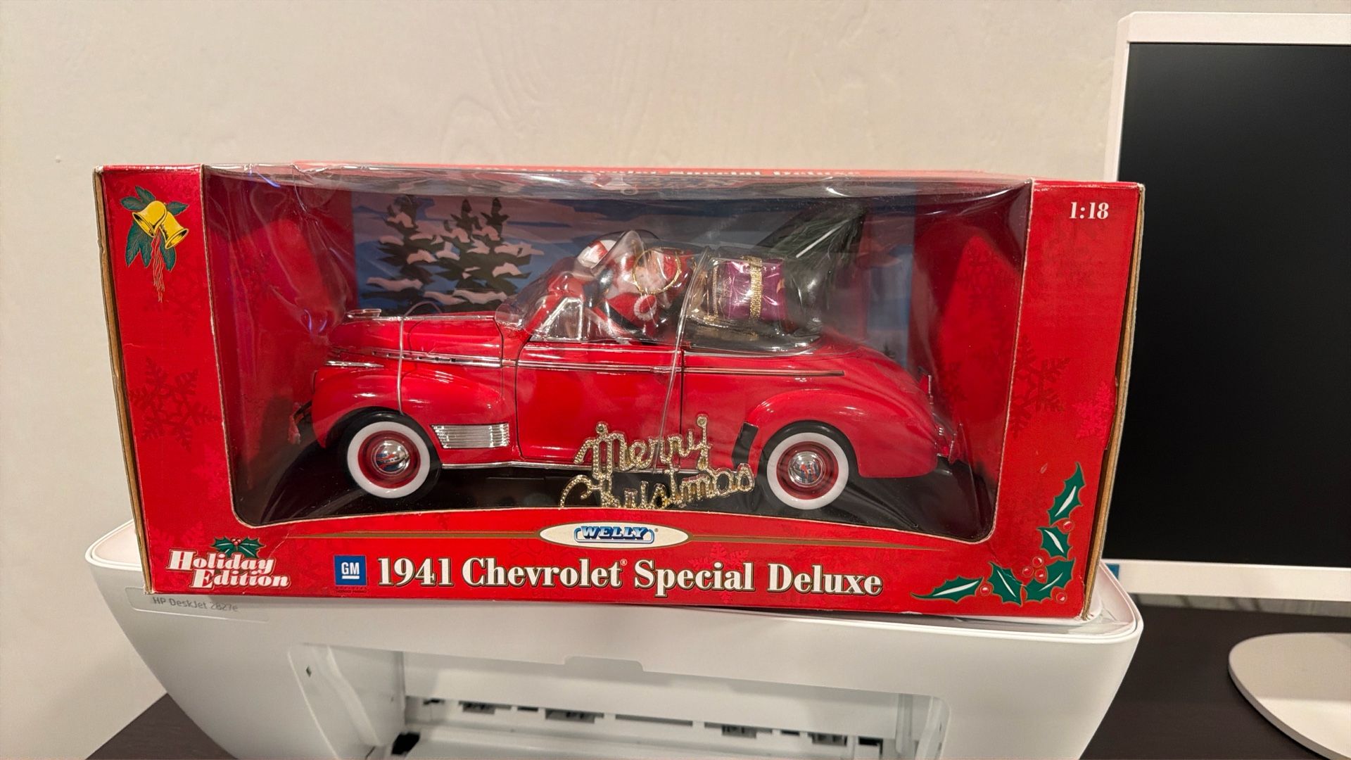Brand New 1941 Cast Iron Chevrolet Special Deluxe Car 