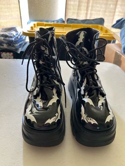 Combat boots