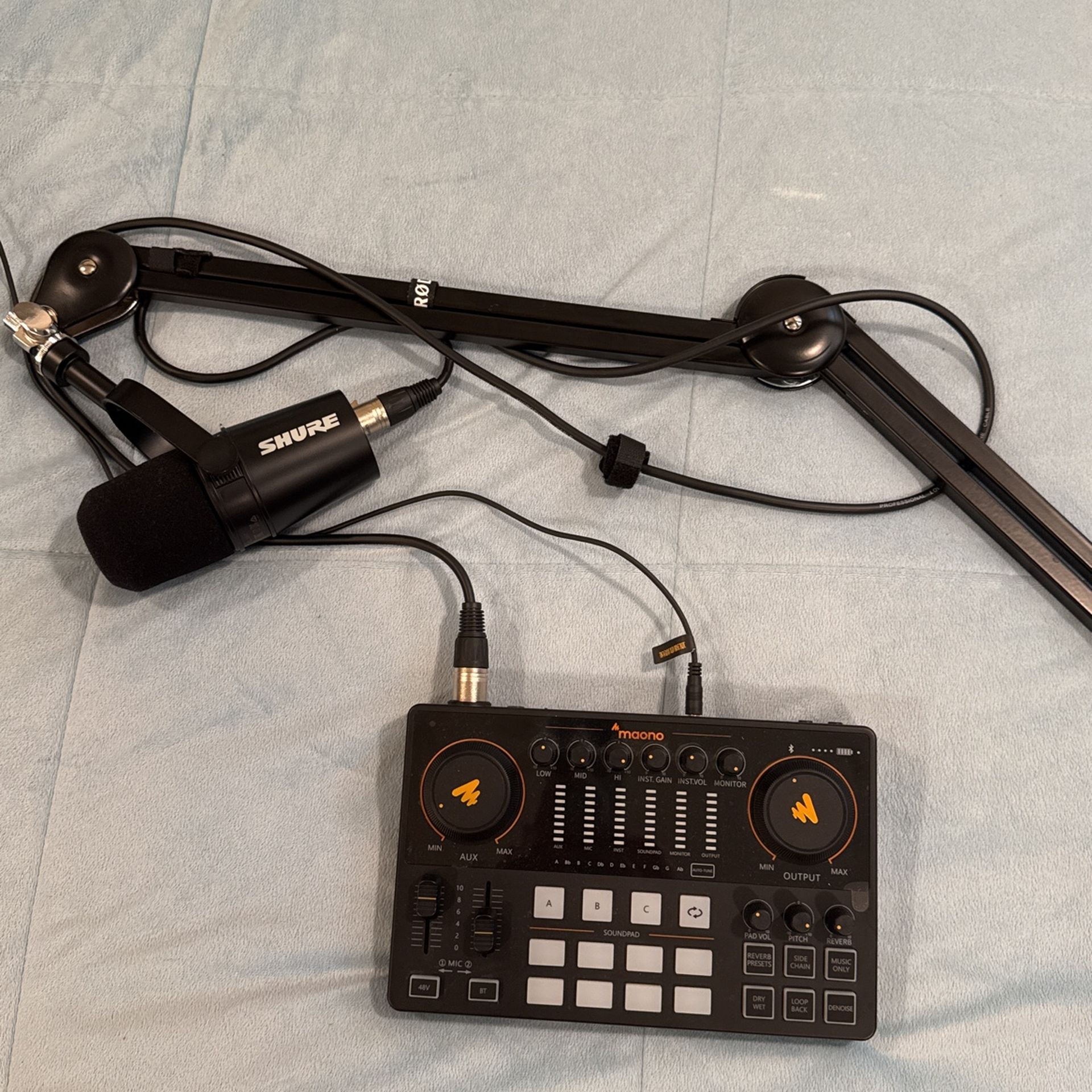 Shure ,rode Boom Arm ,And Maono Caster Live Podcast