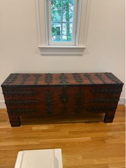 Sideboard table