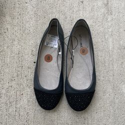White Mountain Black Round Toe Flat Synthetic Stephanie size 8