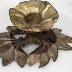 Elegant Solid Brass single candle holder with leaf design. 
4.5" L x 3.5" W x 2" tall. Made in India. 
*** Cash 💸 only. Front Door pick-up. 