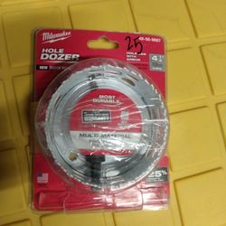 Milwaukee 4-1/4 Hole Saw With Arbor