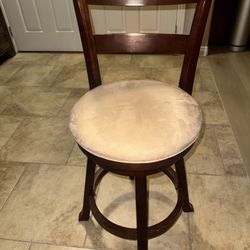 Clean 1 Swivel Stool Chair In Very Good Condition Clean  Turning Around