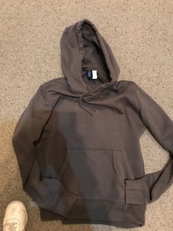 GRAY HOODIE: SIZE MEDIUM