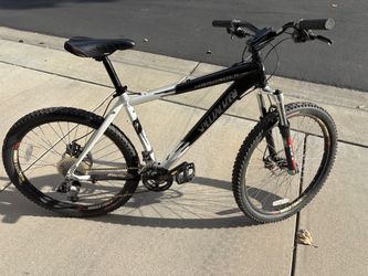  Hardrock Specialized Bike w/ Disc Brakes